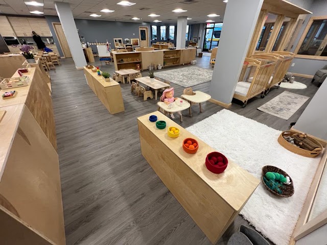 La Petite Enfance Montessori School